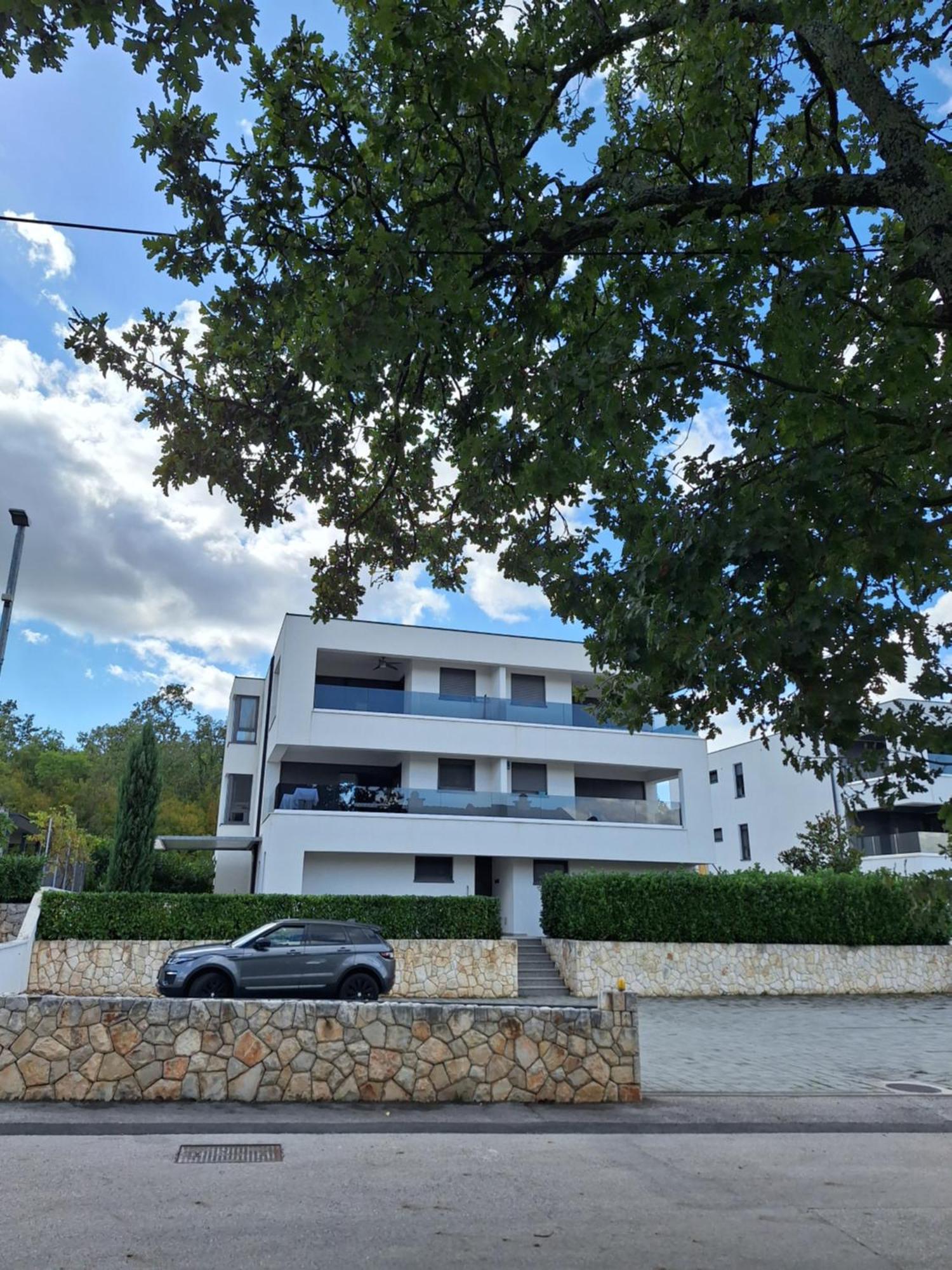 Apartment White Vantacici Exteriör bild