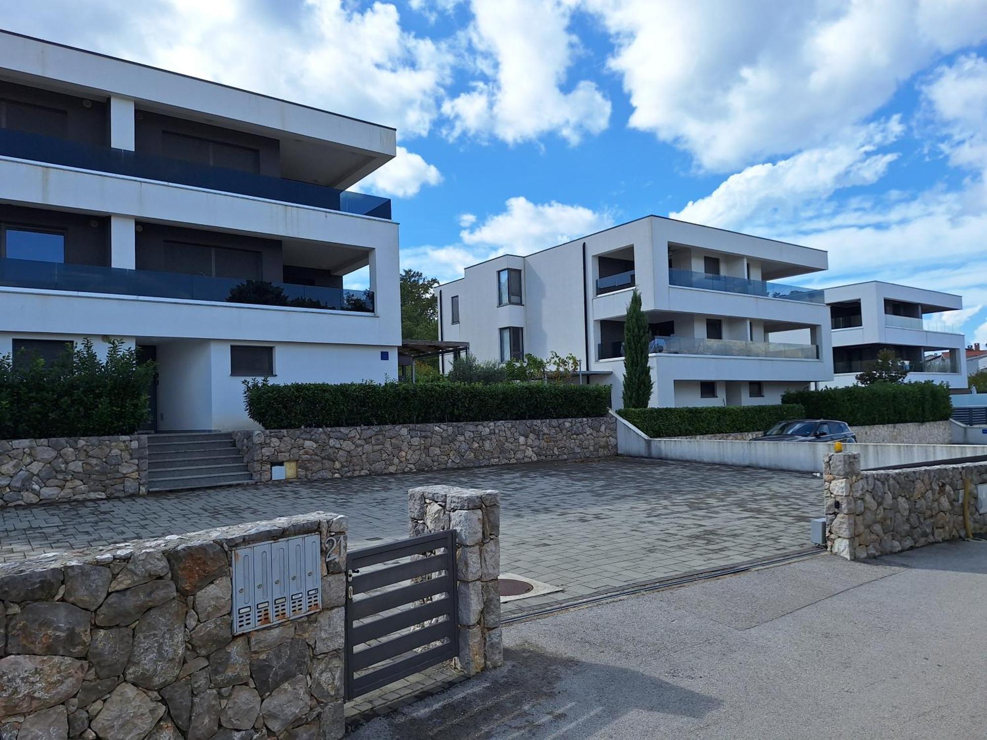 Apartment White Vantacici Exteriör bild